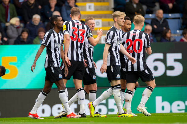 多名球员支 多名球员支